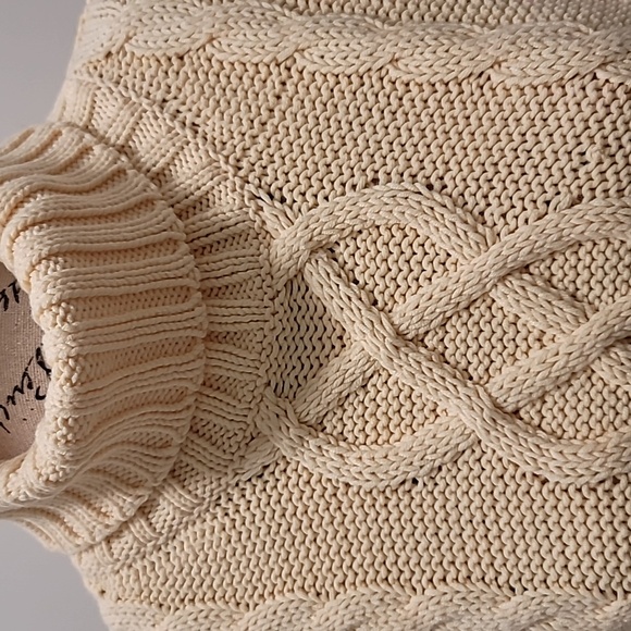 Izod Soft Pale Yellow Turtle Neck Sweater - Picture 2 of 9